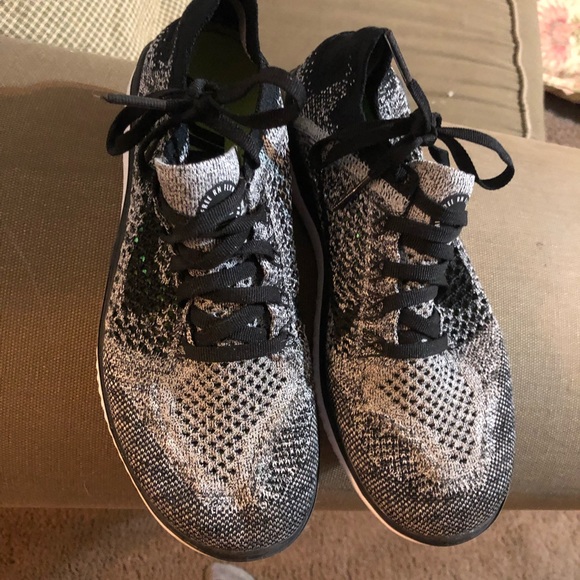 Nike shoes - Picture 2 of 2